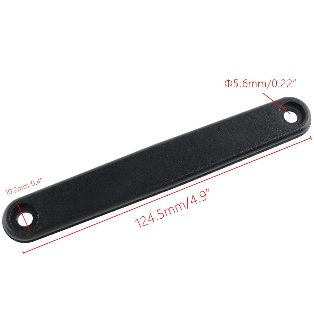 Placa de cubierta de orificio de antena negra instalada en el techo de un Subaru WRX STi