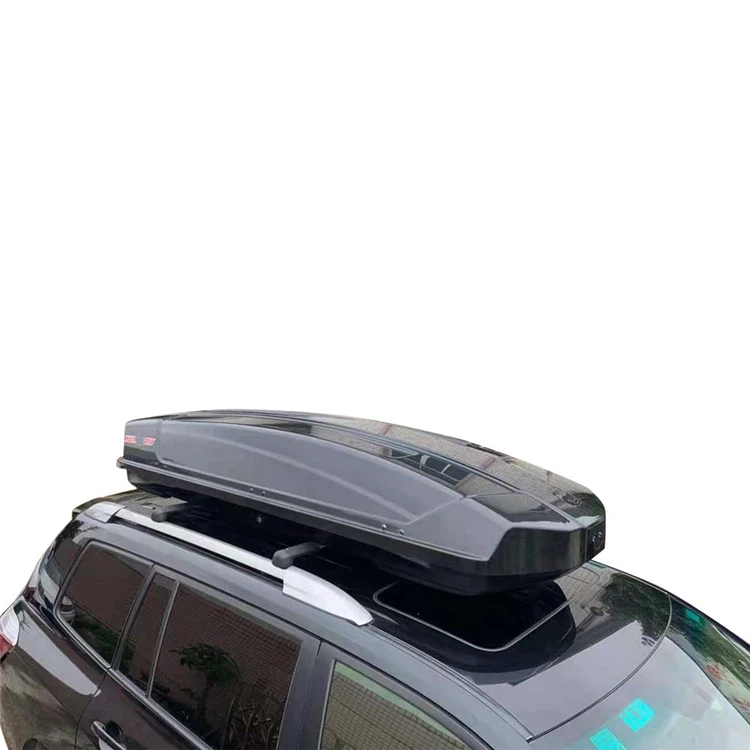Caja montada en techo de coche