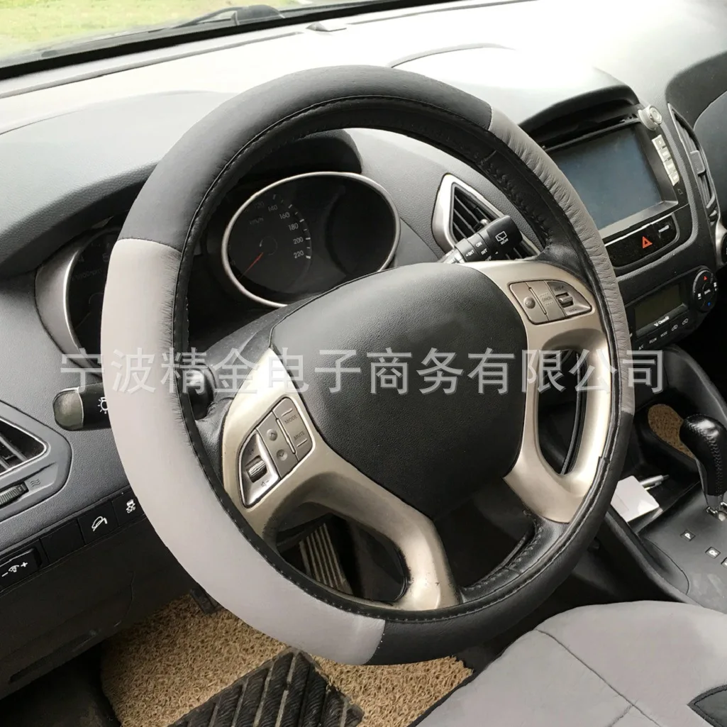 Interior de coche con fundas instaladas