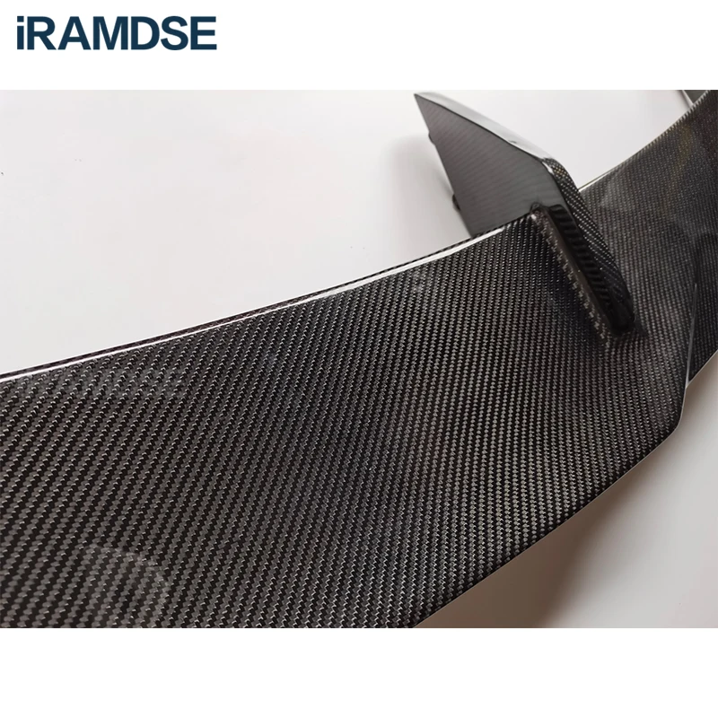 Alerón de fibra de carbono montado en BMW G82