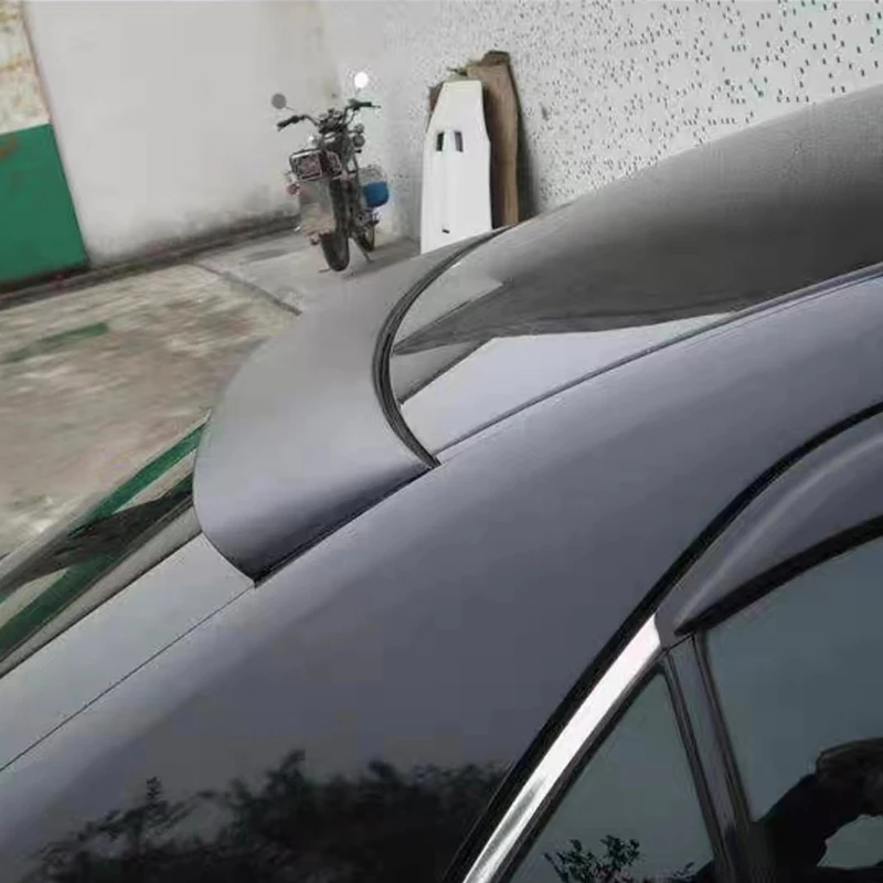 Detalle del alerón instalado en Toyota Mark X