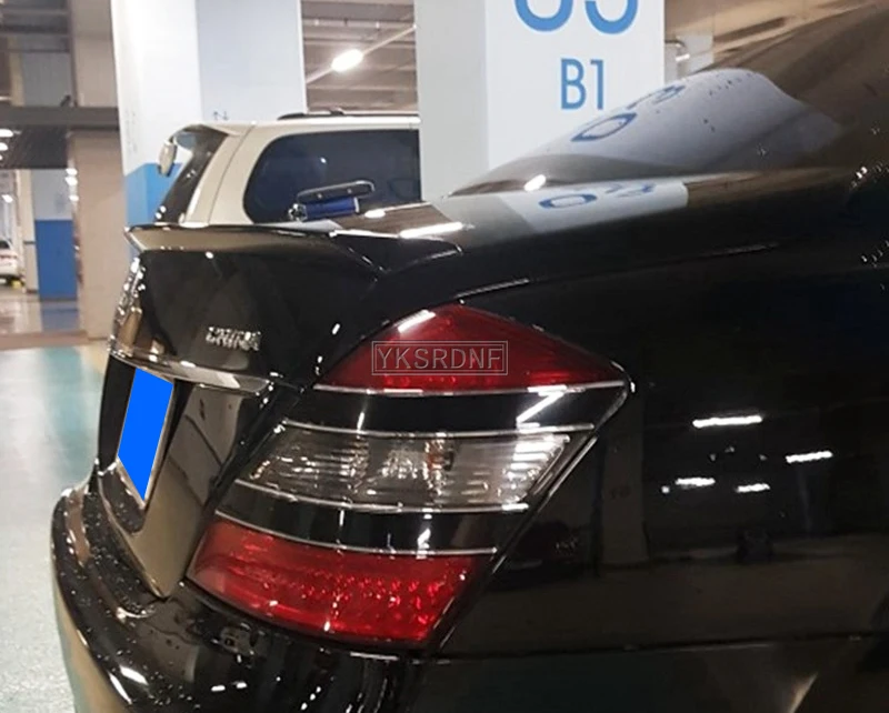 Vista posterior del spoiler Mercedes W221