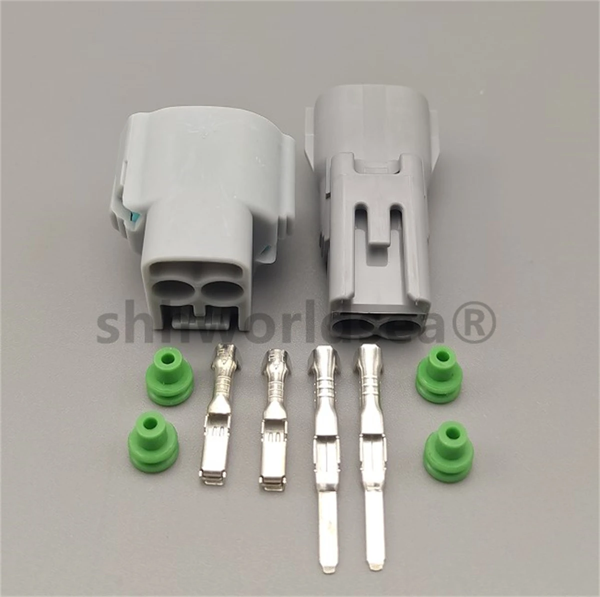 Detalle del enchufe de 2 pines MG640864-5 y 90980-11168