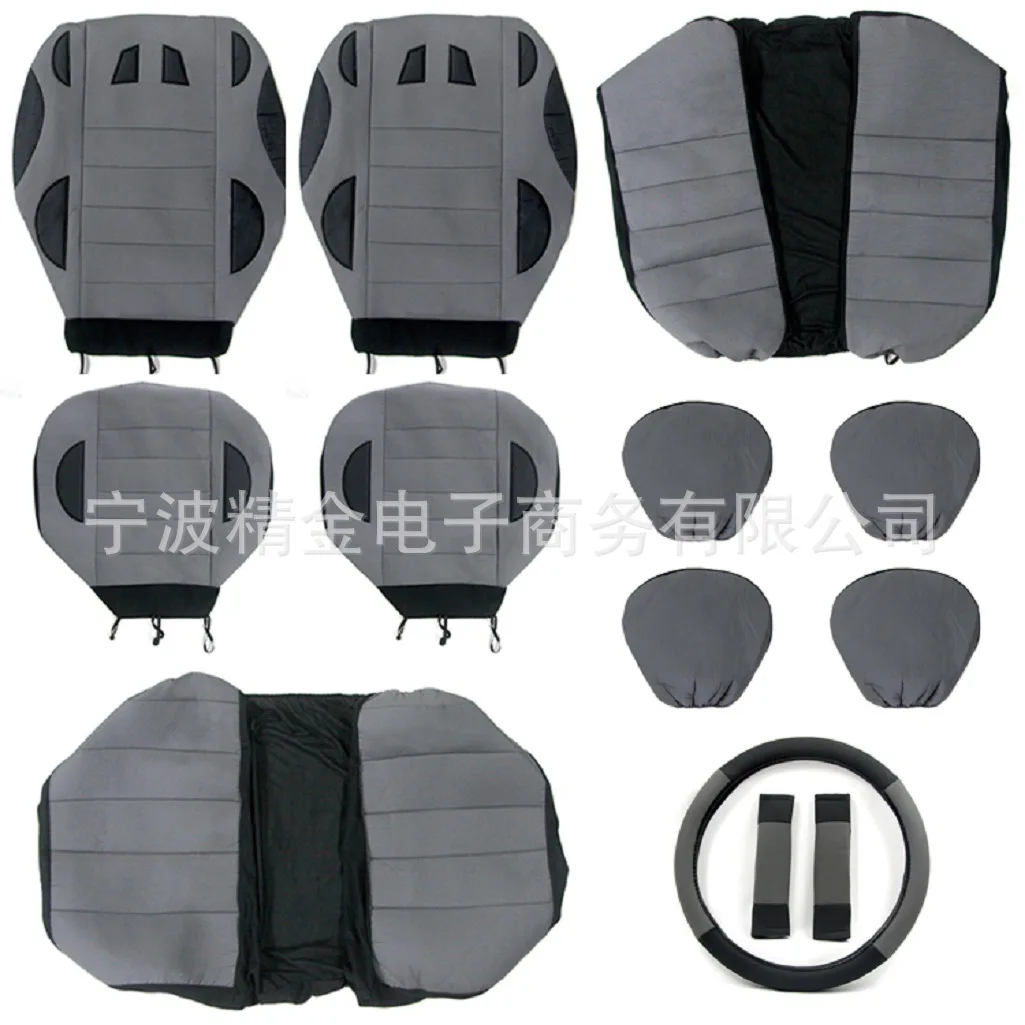 Interior de coche moderno con fundas instaladas